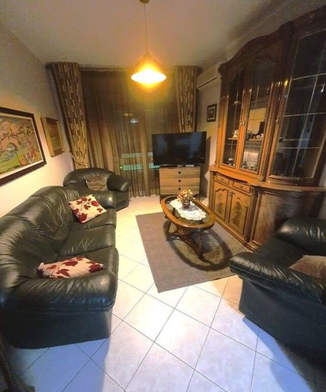 Apartament 2+1+2 Me Qira në Brryl, Tiranë