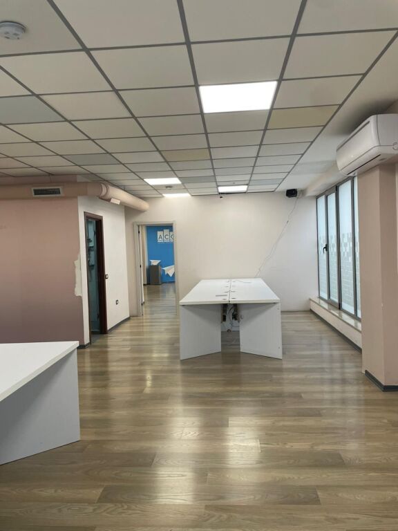 🏢Rruga e Dibres,prane Hotel Steles,jepet me qera ambient biznesi,Bosh, 3,400Euro (Neto)
