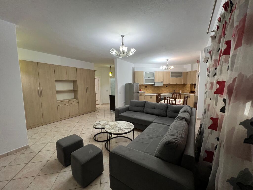 Office for rent in Garda e Republikes !