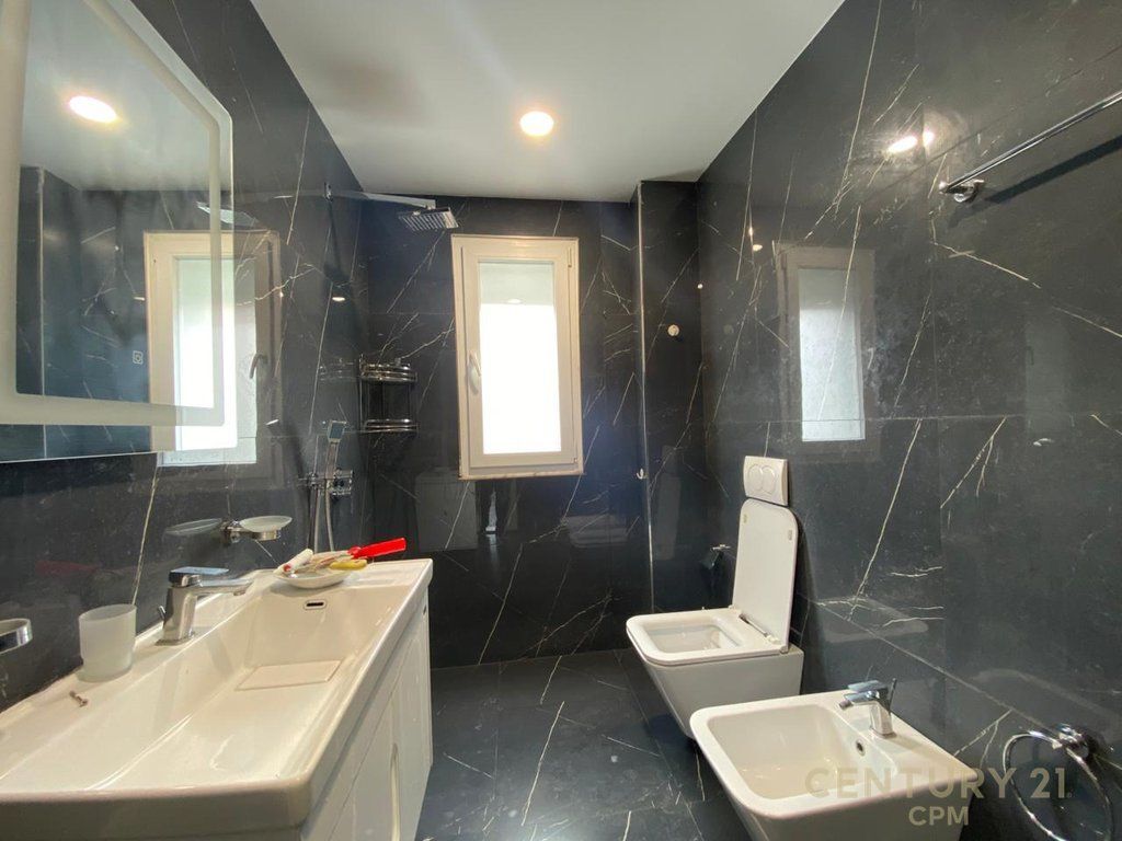 Locale commerciale in affitto in Via Mine Peza