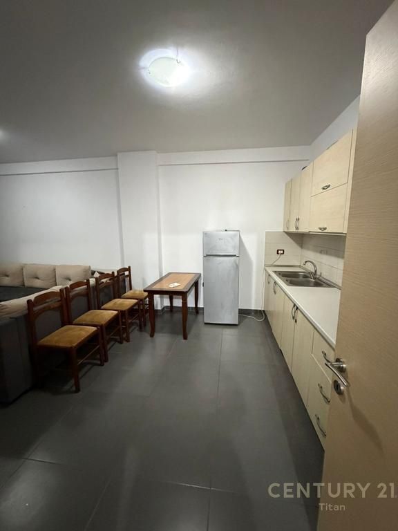 Apartament 2+1 per qira ne Yzberish