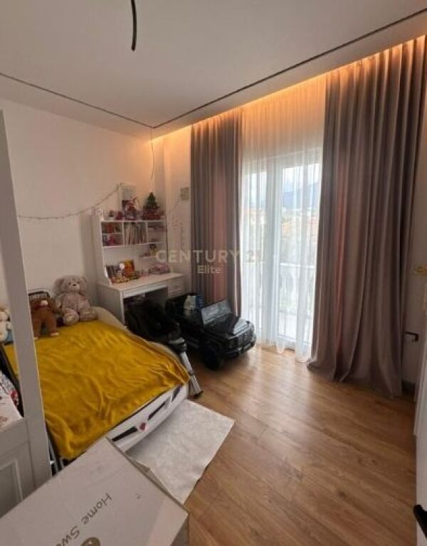 Villa su due piani in vendita – zona d'élite e sviluppo naturale