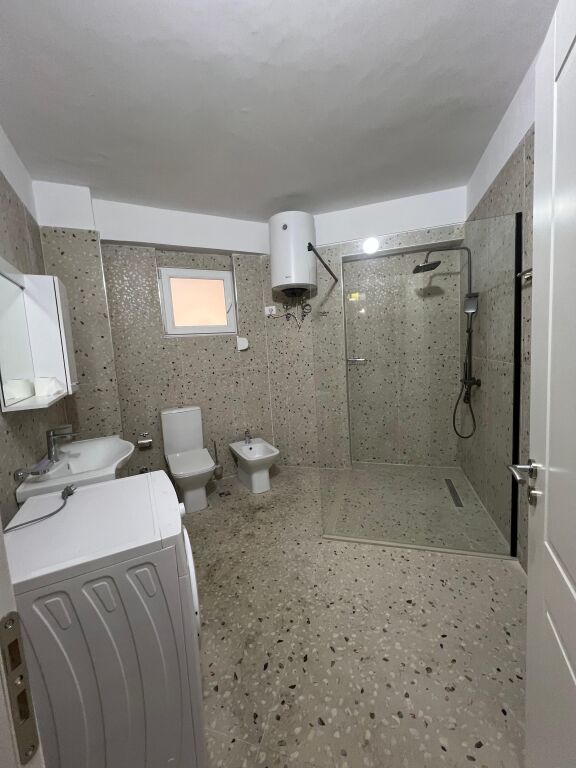 Office for rent in Garda e Republikes !