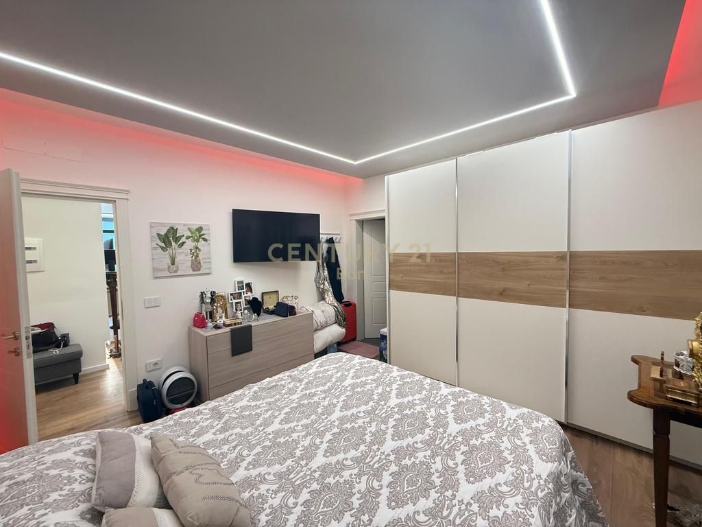 Shitet Apartament 2+2 tek Vila e Zogut, Durrës !