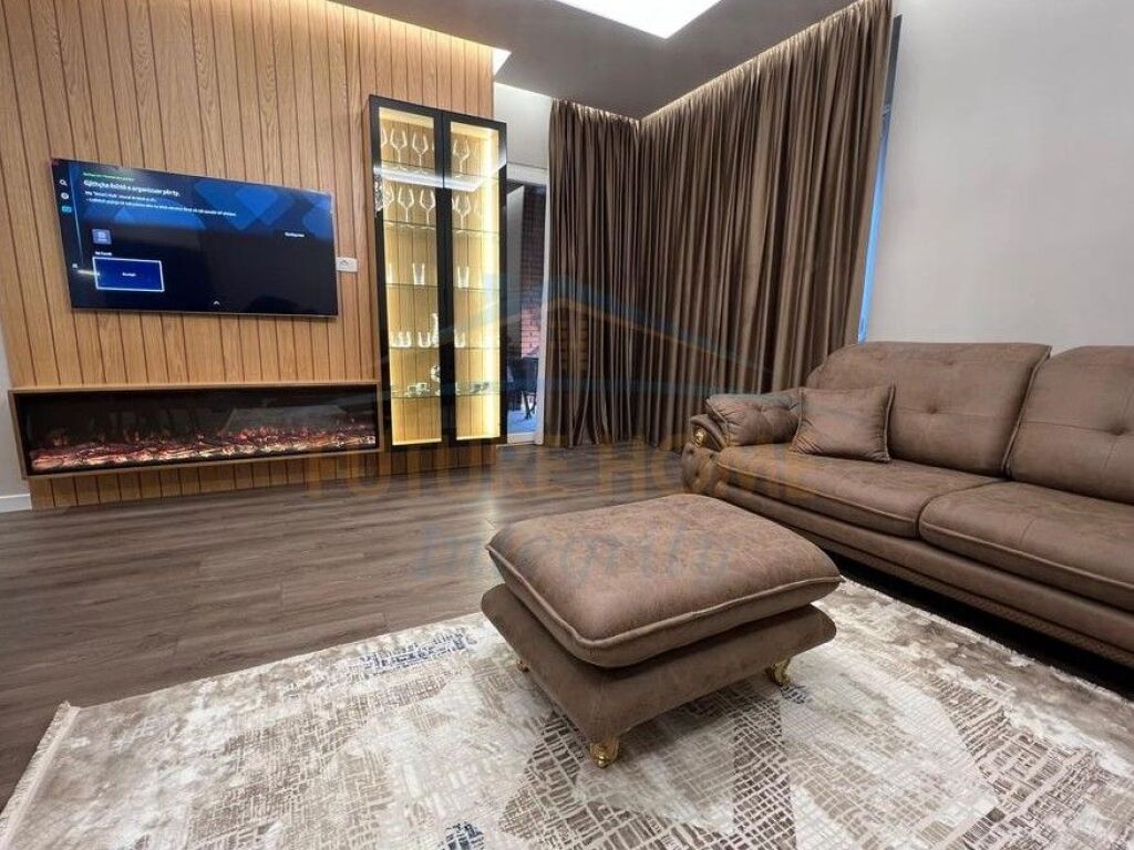 Shitet, Apartament 2+1+2+Post Parkimi, Ali Demi, Tiranë.