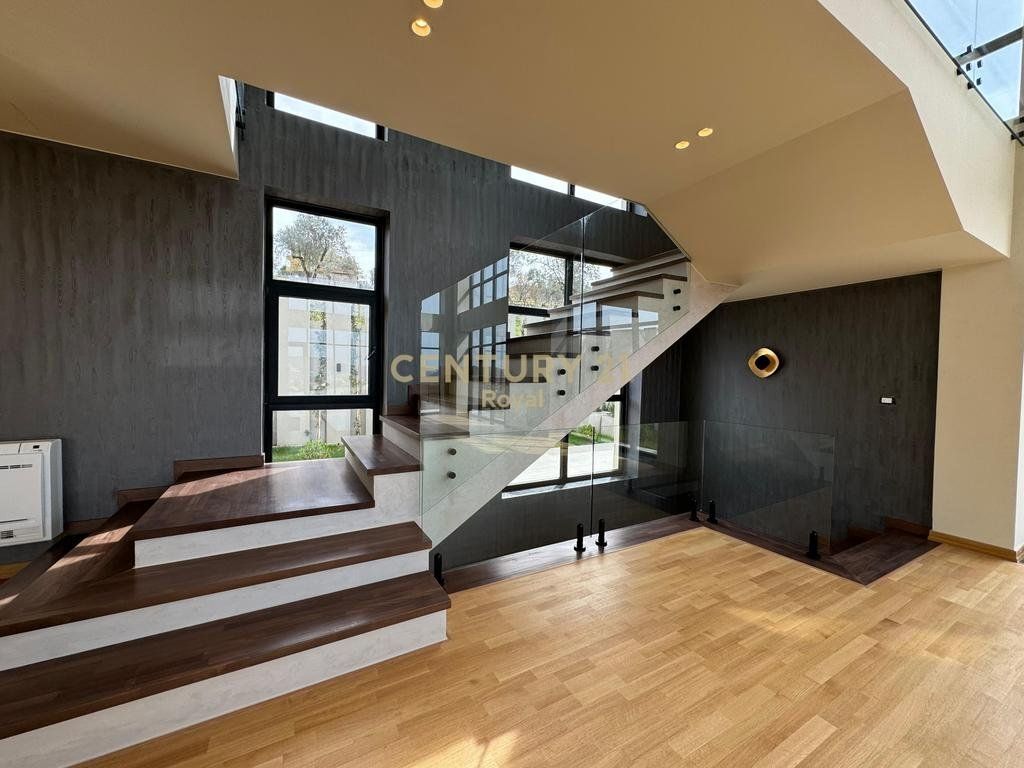 VILLA IN AFFITTO VICINO A ROLLING HILLS