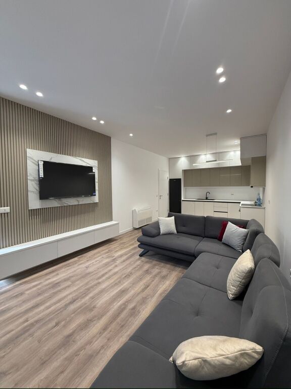 Jepet me qera apartament 1+1 tek Emerald Center