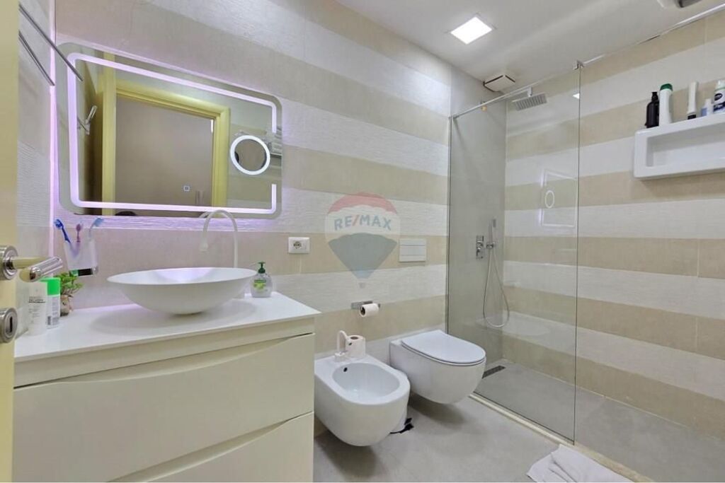 Shitet - Apartament 2+1 tek Ulsuga