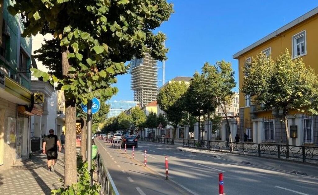 Ambient biznesi me qera buzë rruge kryesore – dukshmëri maksimale për aktivitetin tuaj