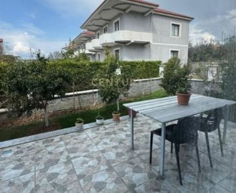 Villa su due piani in vendita – zona d'élite e sviluppo naturale