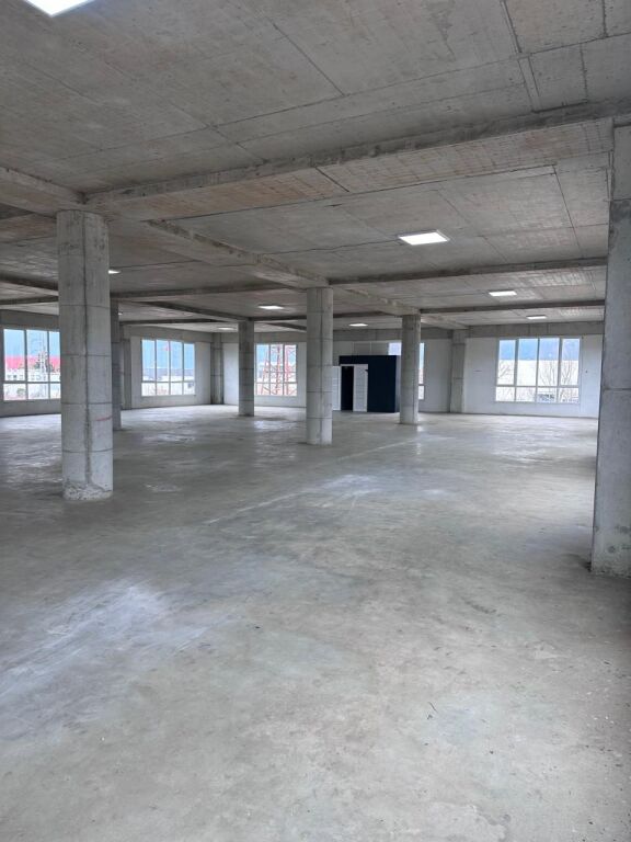 📦 LOCALE IN AFFITTO – VICINO A TOP CHANNEL, TIRANA