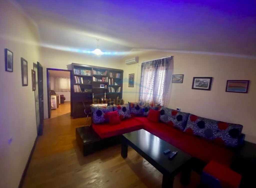 Shitet , Apartament 2+1 , Bulevardi Zogu I , Tirane