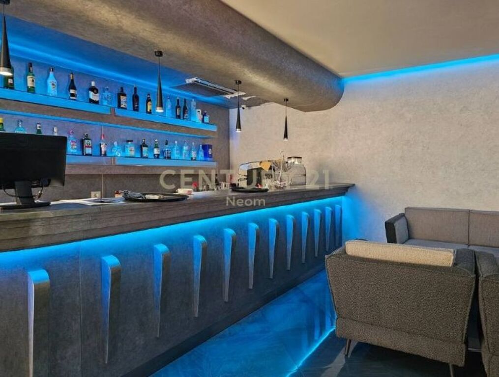 Business building for rent – large and flexible space