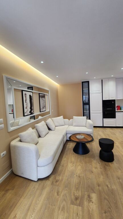 Shitet Apartament 2+1+2 – Rruga e Durrësit