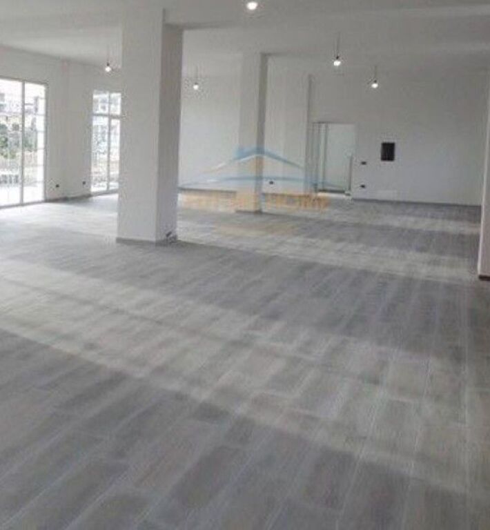 In affitto, Locale Commerciale, Paskuqan.