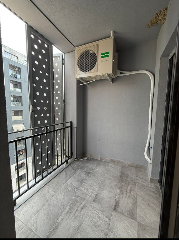 Jepet me qera apartament 1+1 tek Emerald Center