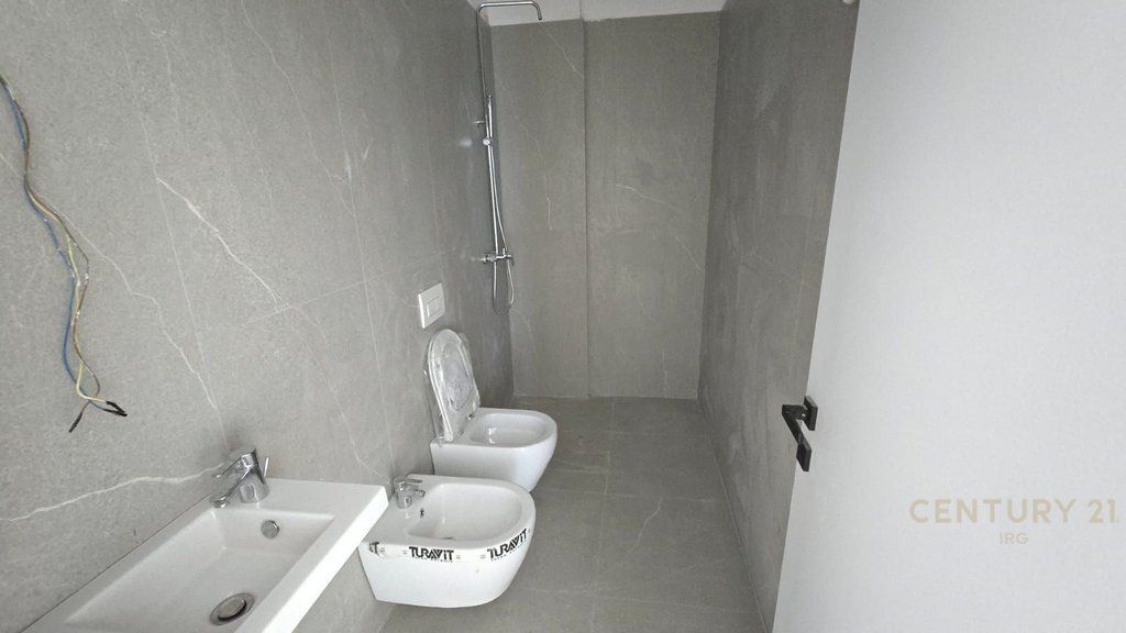 Jepet me qira 2+1+2 te Altana, Kompleksi Dinamo per zyre!