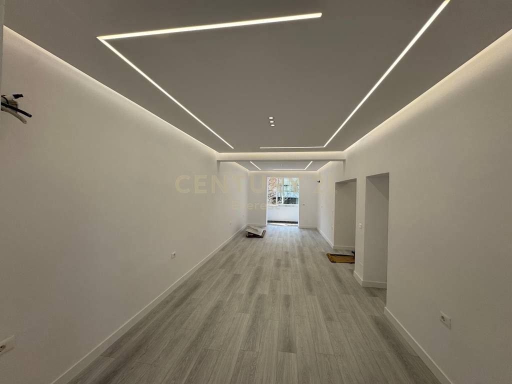 RRUGA E BARRIKADAVE, AMBIENT FOR RENT