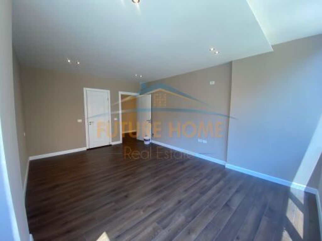 Shitet, Apartament 2+1+2, Kopshti Botanik