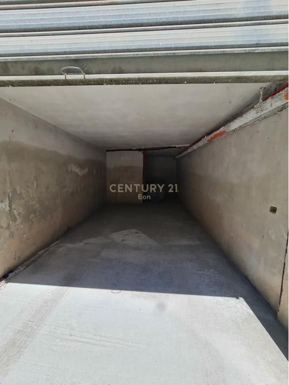 Shitet apartament 1+1 30m larg detit dhe Garazh në Qerret !