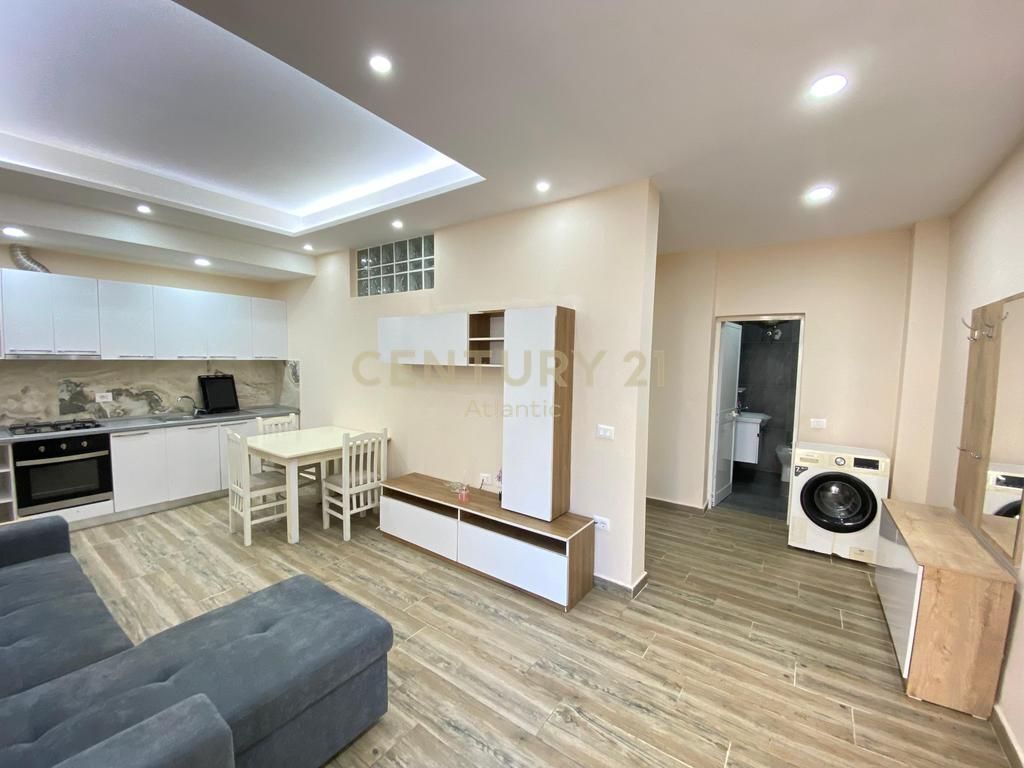 SHITET APARTAMENT 1+1 NE QENDER PRANE MUZEUMIT DURRES!