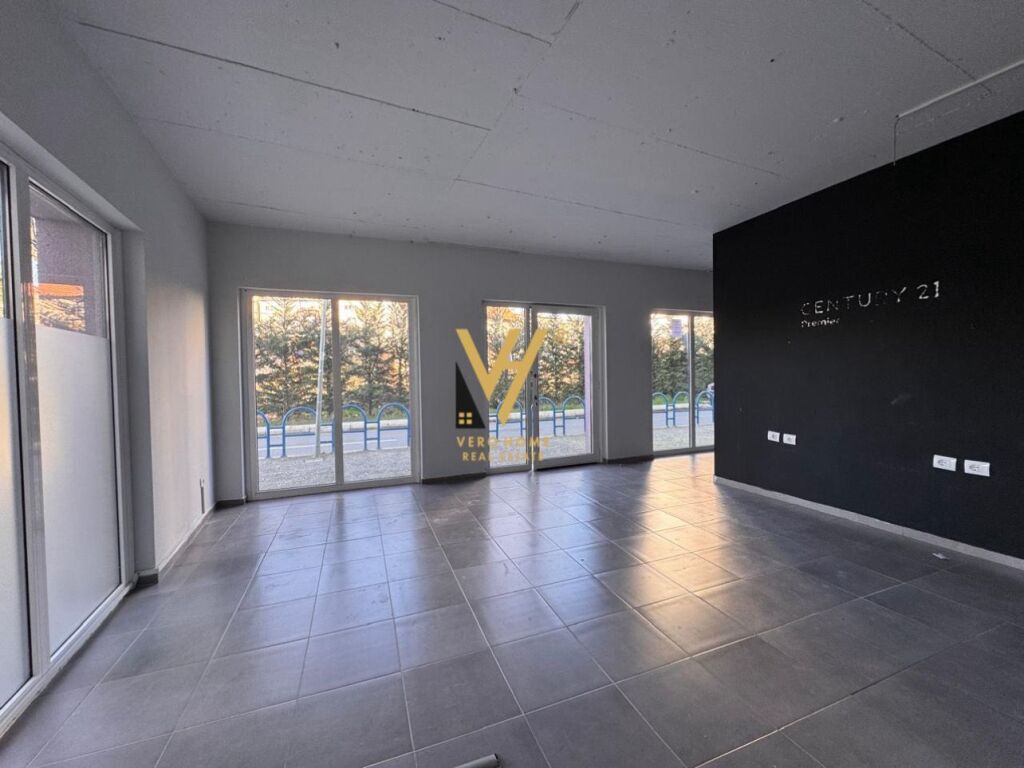 SHOP 94 M2 FOR RENT IN ALI DEM 600 EURO