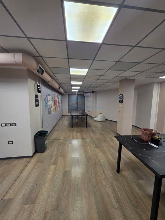 Locale Commerciale in Affitto, Centro.​