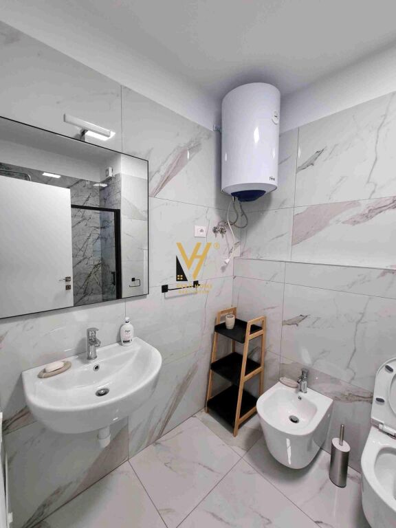 SHITET APARTAMENT 2+1+BLK TE KOM.ZIRKON, QSUT 220.000 EURO