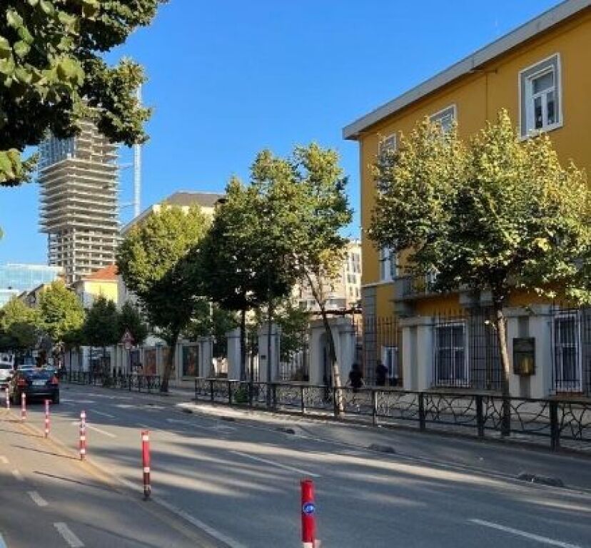 Ambient biznesi me qera buzë rruge kryesore – dukshmëri maksimale për aktivitetin tuaj