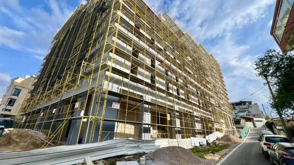 FOR SALE: 2+1 Apartment with Balcony (78 m²) 📍 Ali Demi – Idriz Dollaku Street Under Construction – Brick Phase || 6th Floor || €135,000 || Well-Connected Area 🏃🏻‍♂️