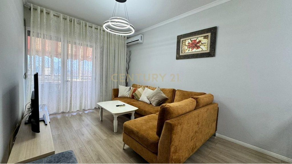 Apartament 2+1 për qira pranë Gjimnazit Petro Nini Luarasi, Tiranë - 81m²