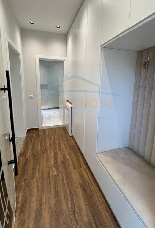 Qera, Vilë, Fresk, Tiranë