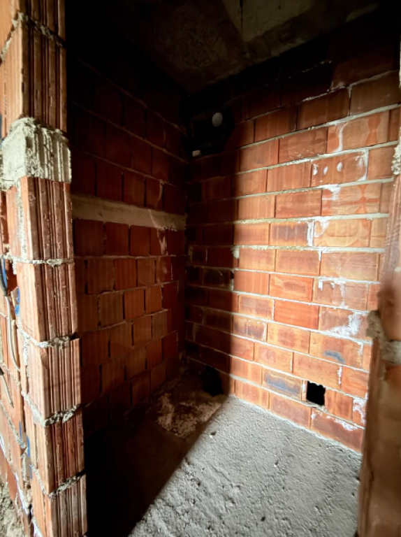 🏡 Shitet Apartament 2+1 – Ali Demi (tek Ish Burgu i Grave)