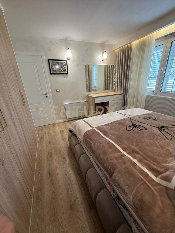 JEPET SUPER VILE ME QERA NE ISH -KENETE DURRES!