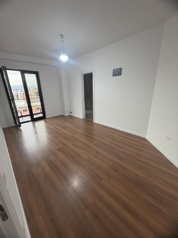 Zyre me qira tek Faramcia 10