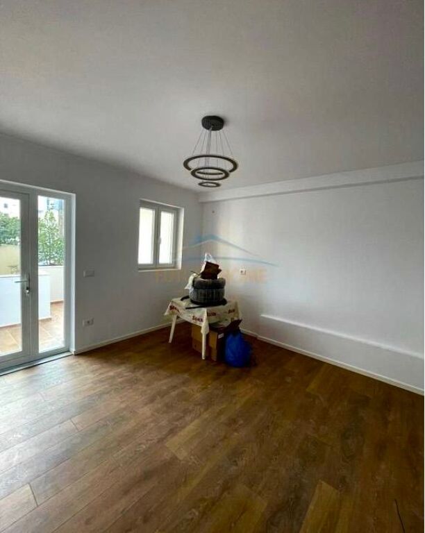 ✨ I Saporestauruar te Tregu Elektrik – 1+1 me Garderobë në Shitje! 🏠