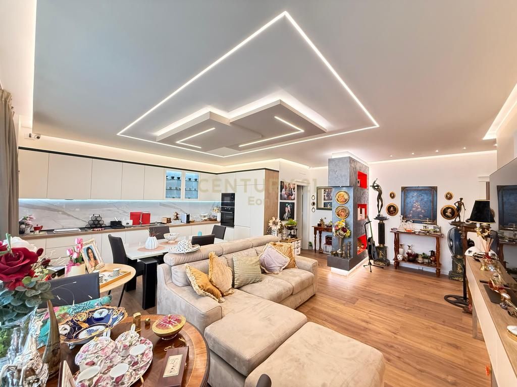 Shitet Apartament 2+2 tek Vila e Zogut, Durrës !