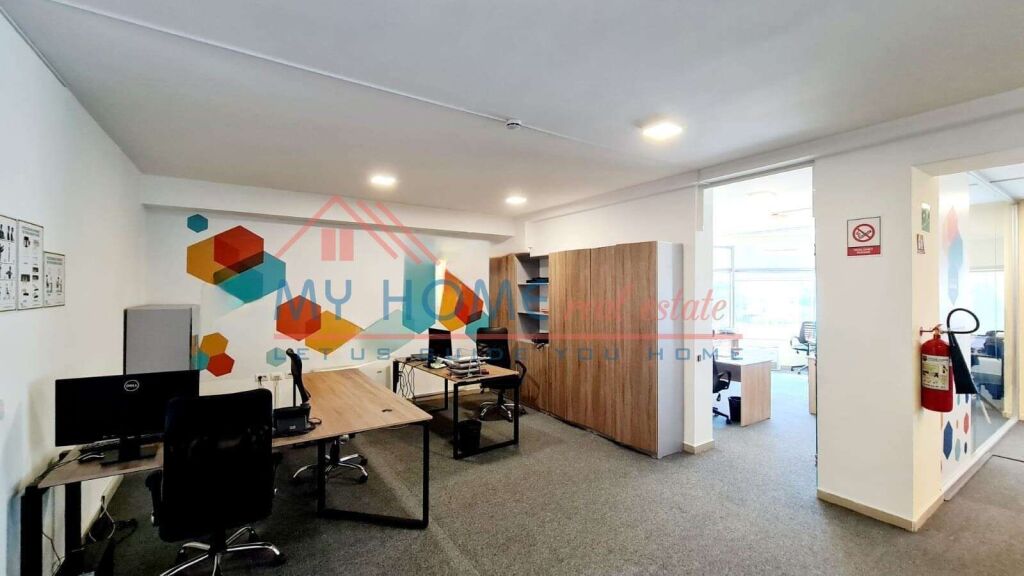 Ambent Komercial tek Kompleksi Halili ne Tirane