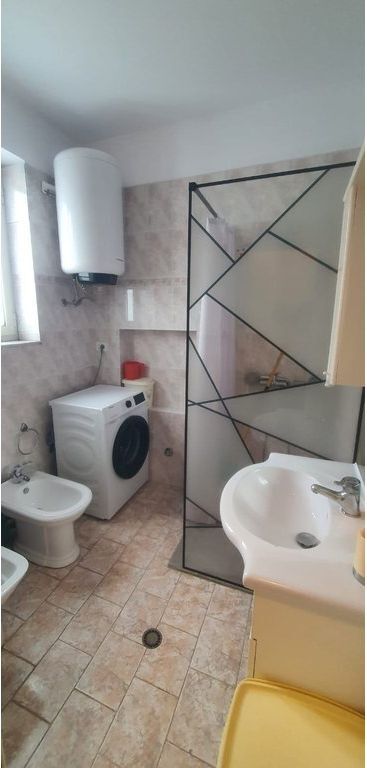 Apartament 2+1+2 Me Qira në Brryl, Tiranë