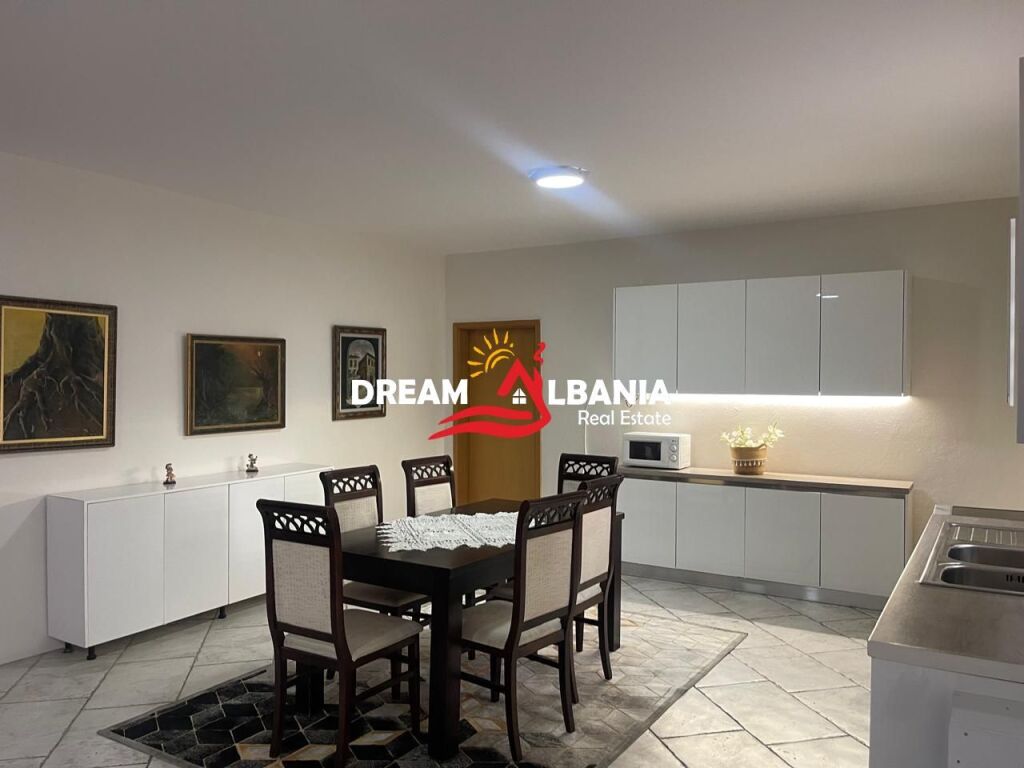 Kat vile me qera ,ne rrugen ,Qemal Stafa prane ,shkolles se Kuqe ne Tirane (ID4251140)
