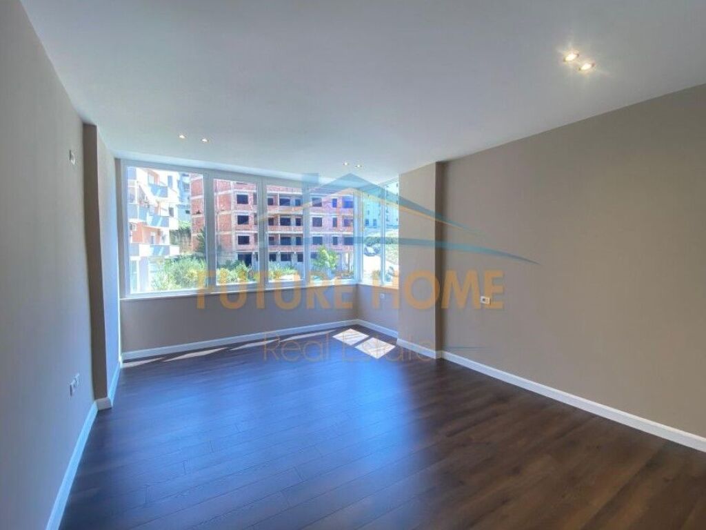 Shitet, Apartament 2+1+2, Kopshti Botanik