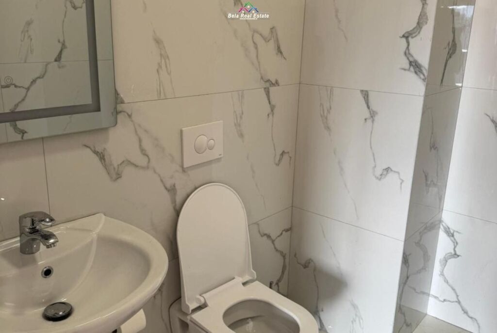 Apartament Me Qera 2+1 Ne Xhamllik ( ID B2201742) Tirane