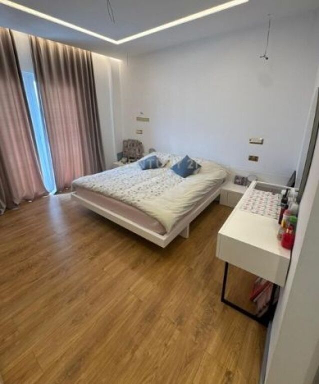 Villa su due piani in vendita – zona d'élite e sviluppo naturale