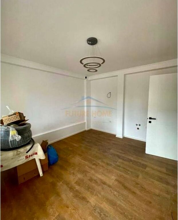 ✨ I Saporestauruar te Tregu Elektrik – 1+1 me Garderobë në Shitje! 🏠