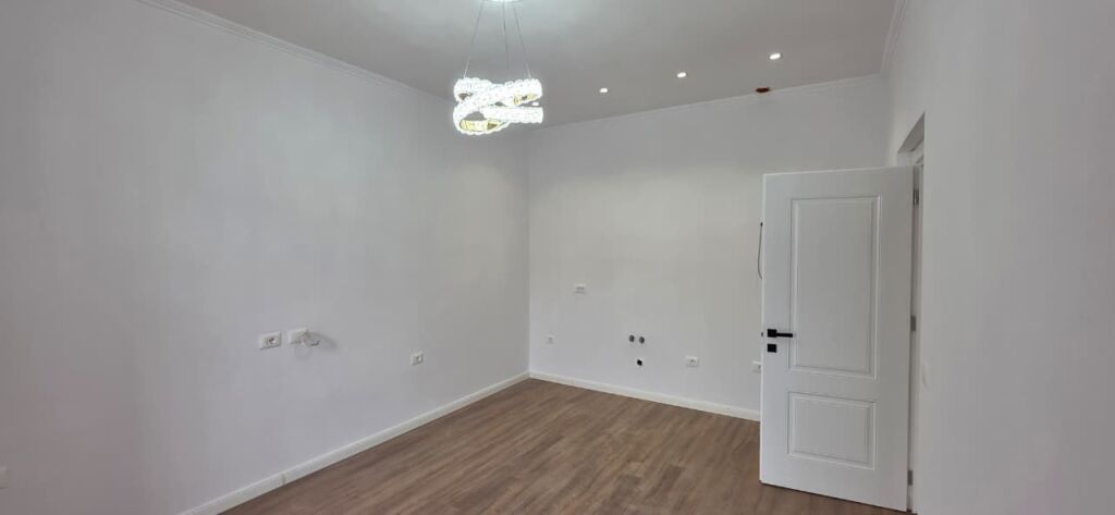 Shitet Apartament 2+1