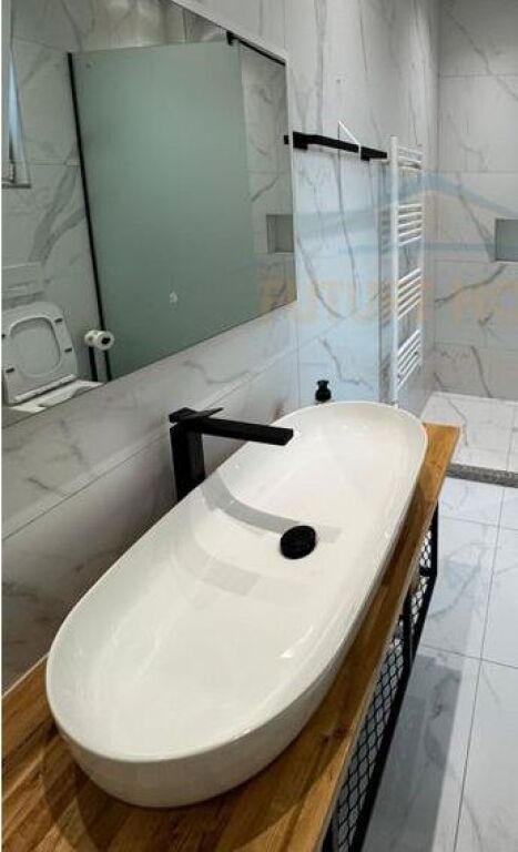 Qera, Vilë, Fresk, Tiranë