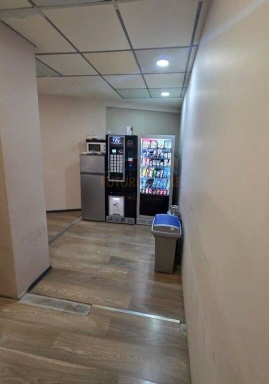 Locale Commerciale in Affitto, Centro.