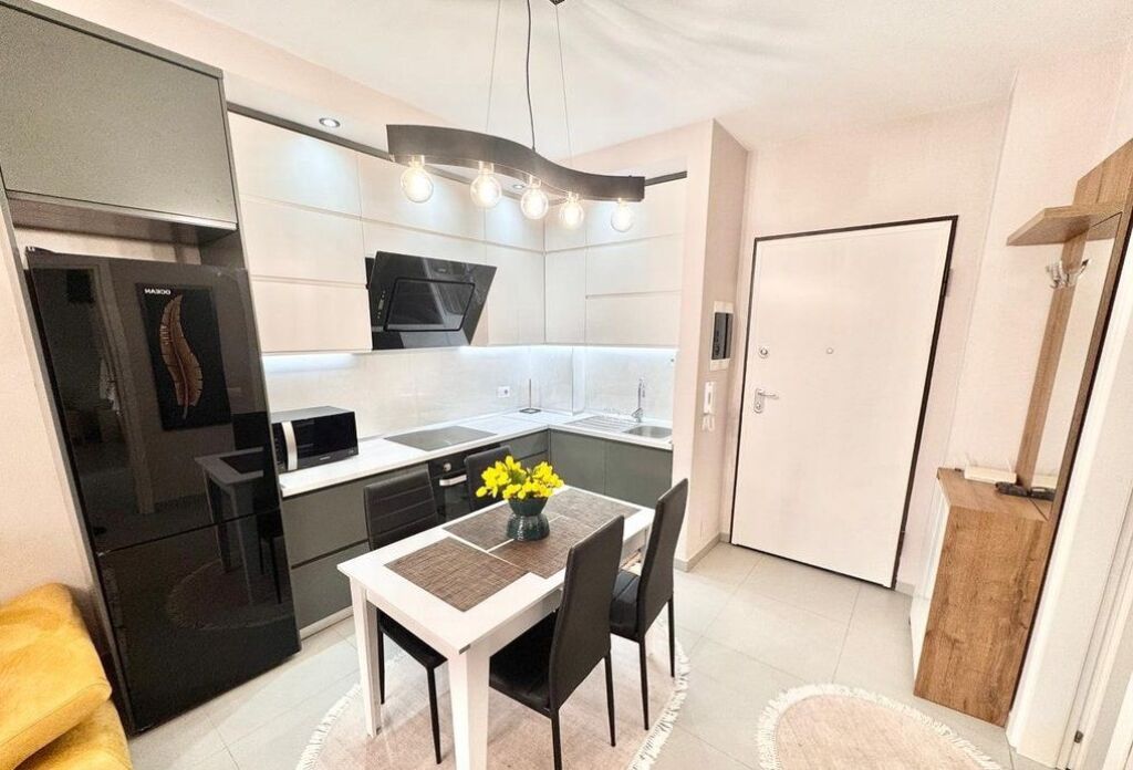 APARTAMENT 1+1 ME QERA, STADIUMI DINAMO!