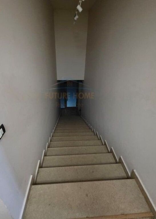 Locale Commerciale in Affitto, Centro.