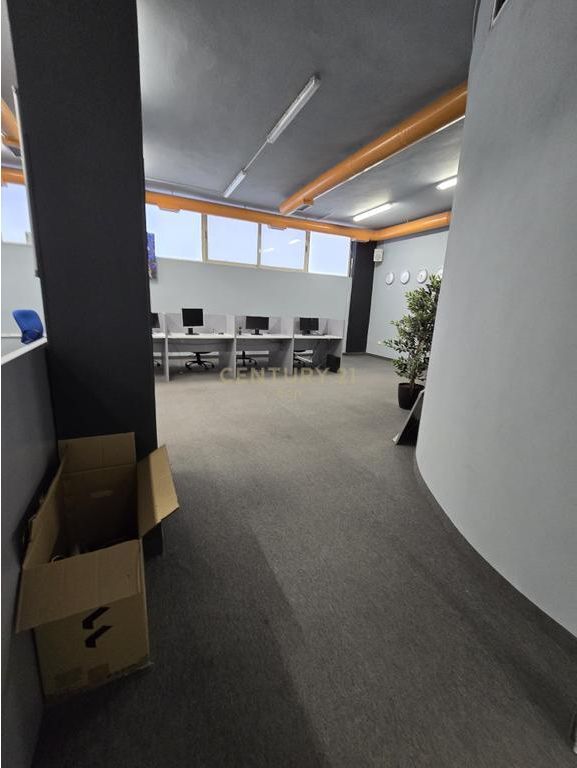 Ambient për Shitje në Durrës, pranë Rrugës Mujo Ulqinaku (1200 Euro/m2) !